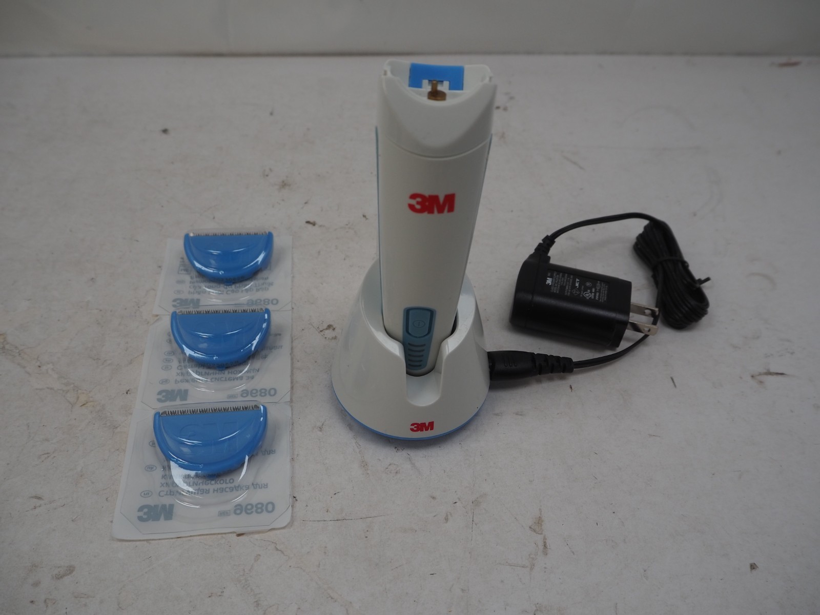 3M 9681 Surgical Clipper Shaver Drop-In Charger Stand & 3x Blades Free Shipping
