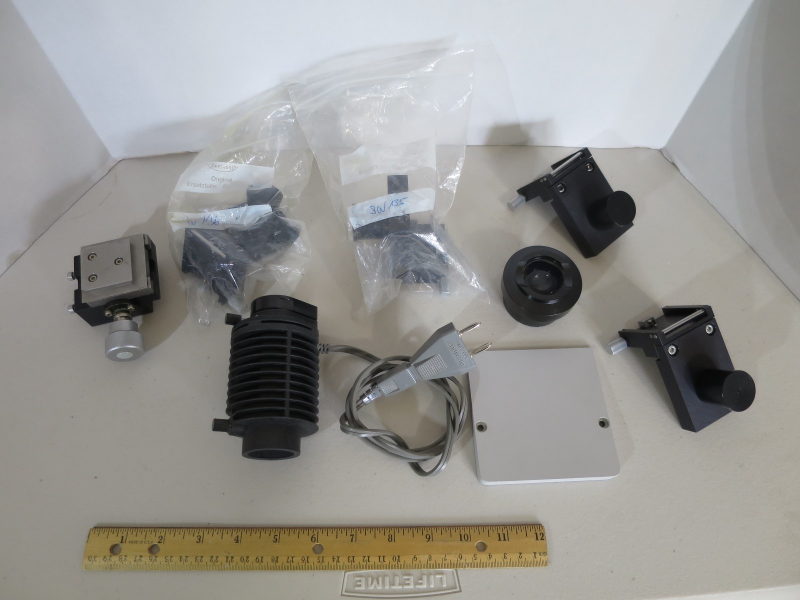 Olympus Microscope MicroPositioner, Illuminator, Reichert SW 135 AUSTRIA parts.