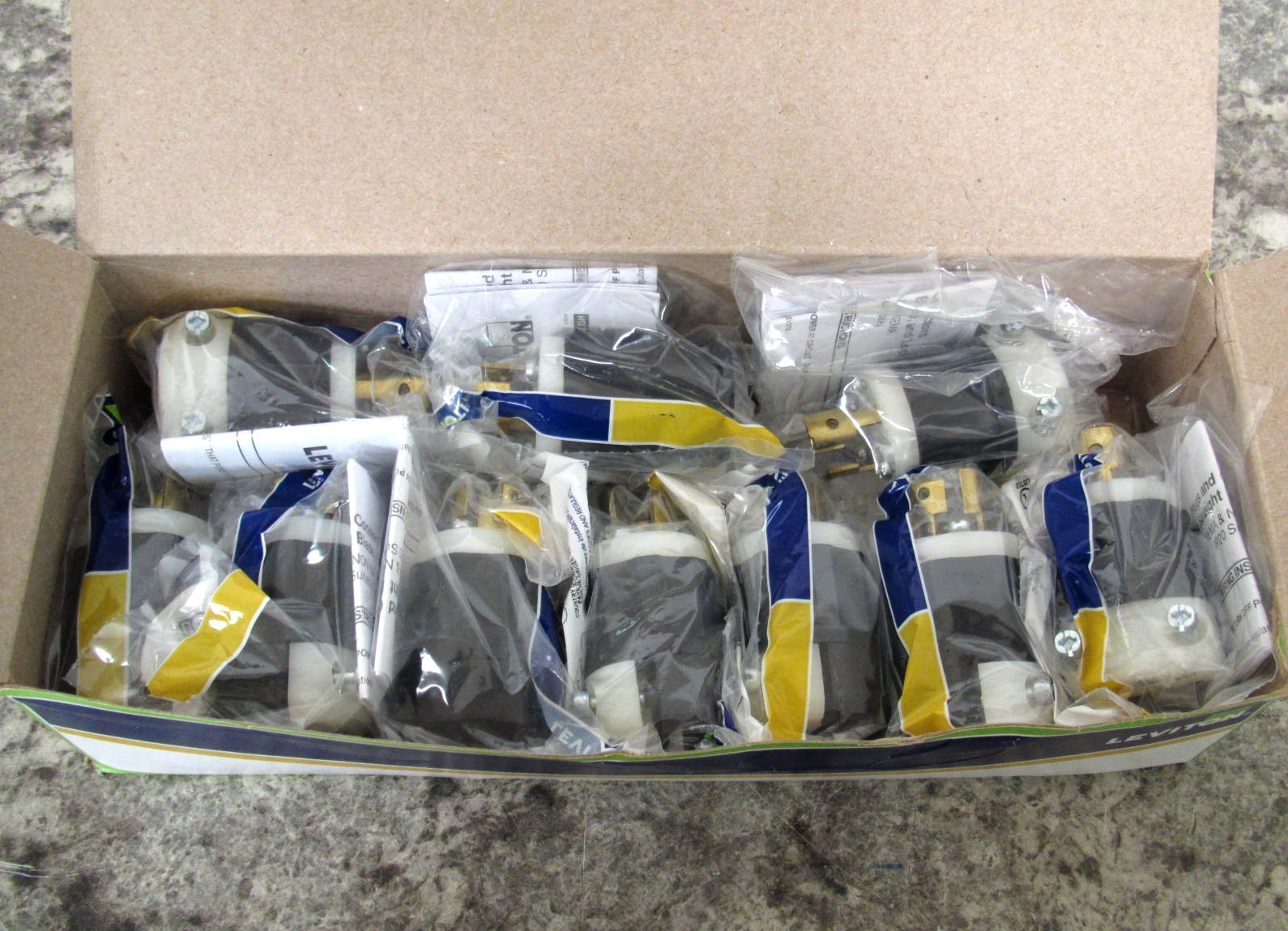 10 x New Leviton 4720-C 15A 125V 2P 3W L5-15P Black Locking Plugs Free Shipping