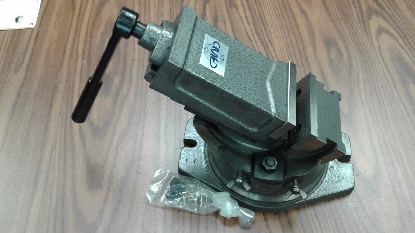 4″ Tilt & Swivel machine vise, 2-way compound vise, #850-TLT-04–NEW