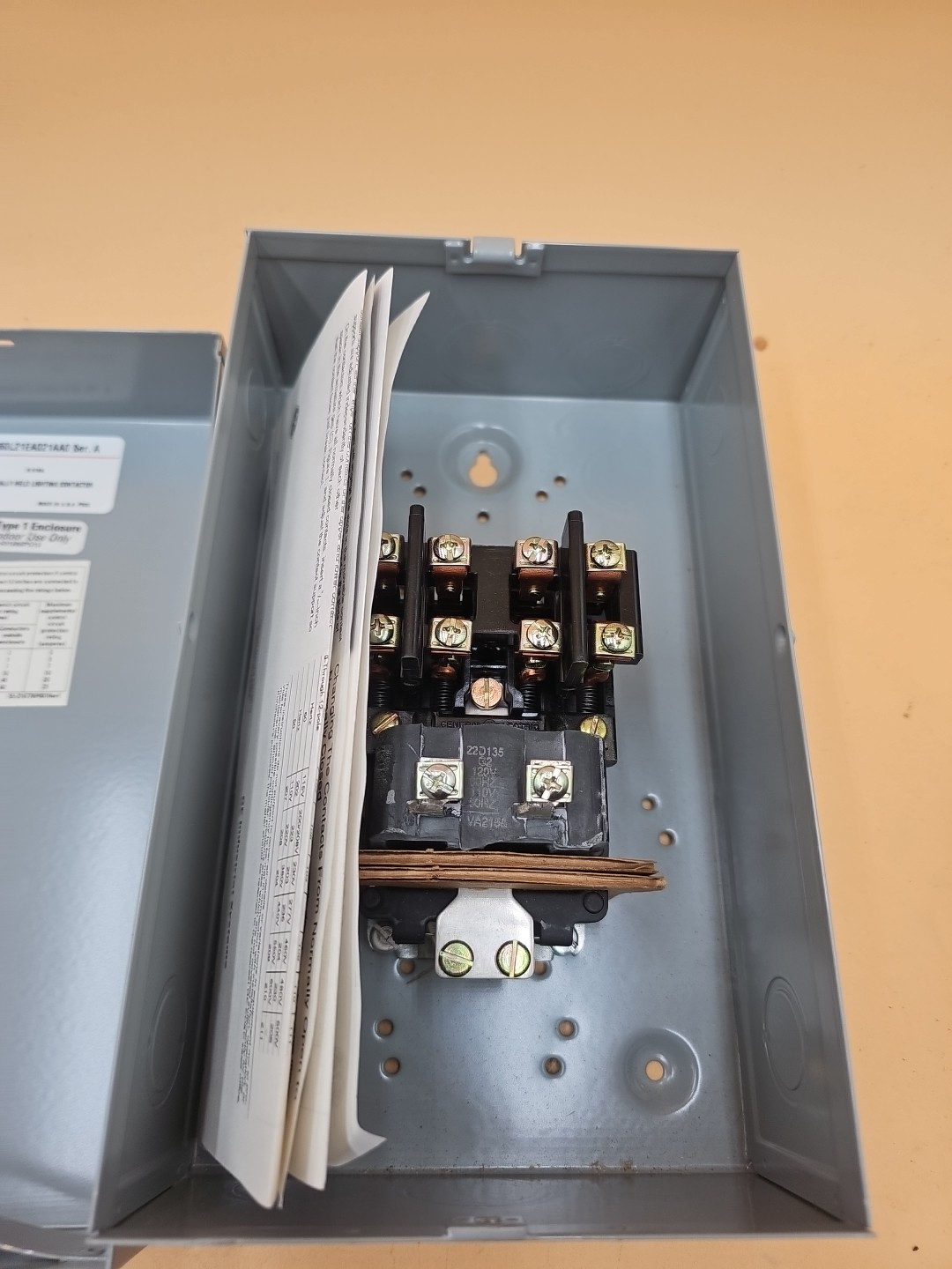 General Electric GE CR260L20EA**1AA0 Electrically Held Lighting Contactor