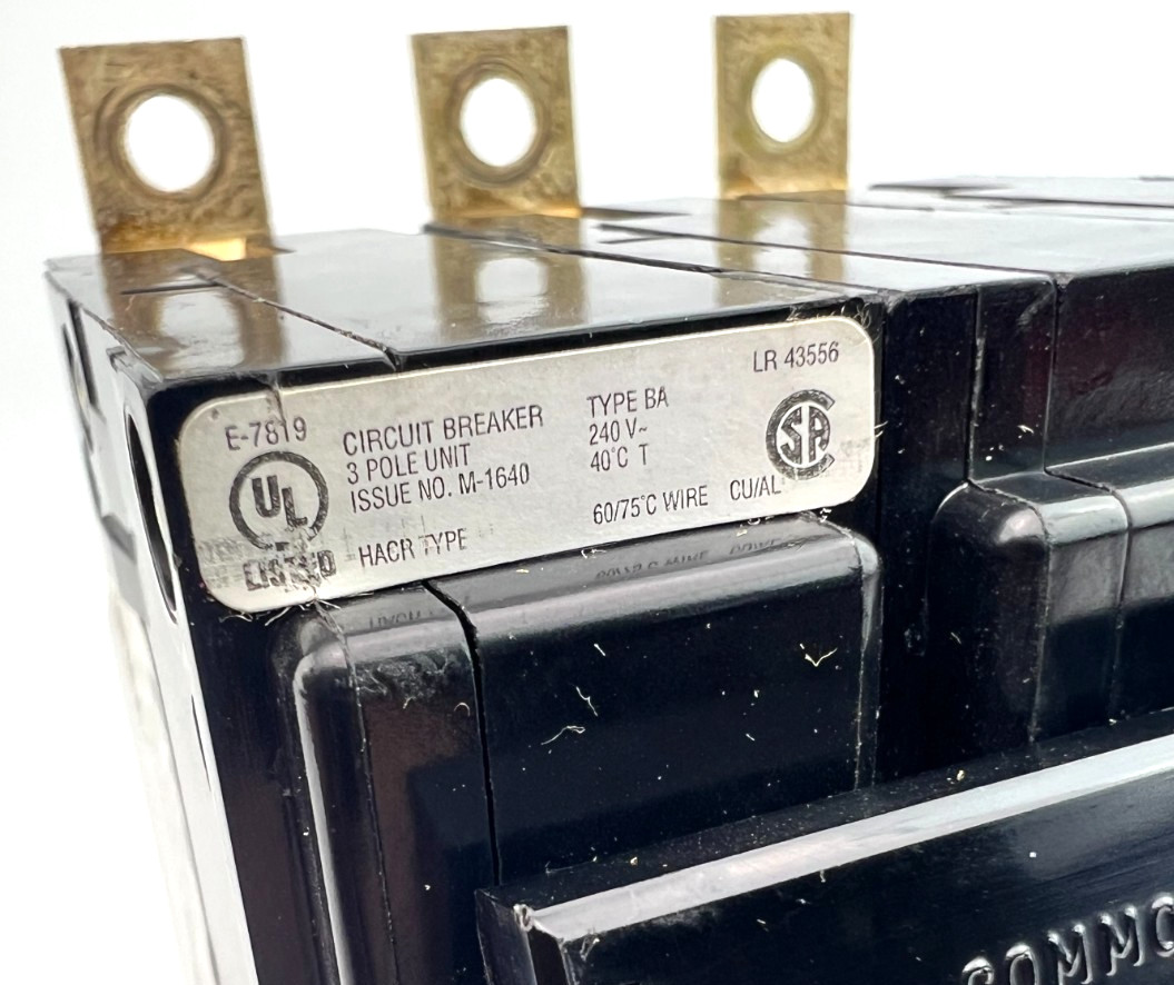 Square D QO2020 20 Amp 2 Pole Circuit Breaker Tandem Twin No Hook QOT2020 120V