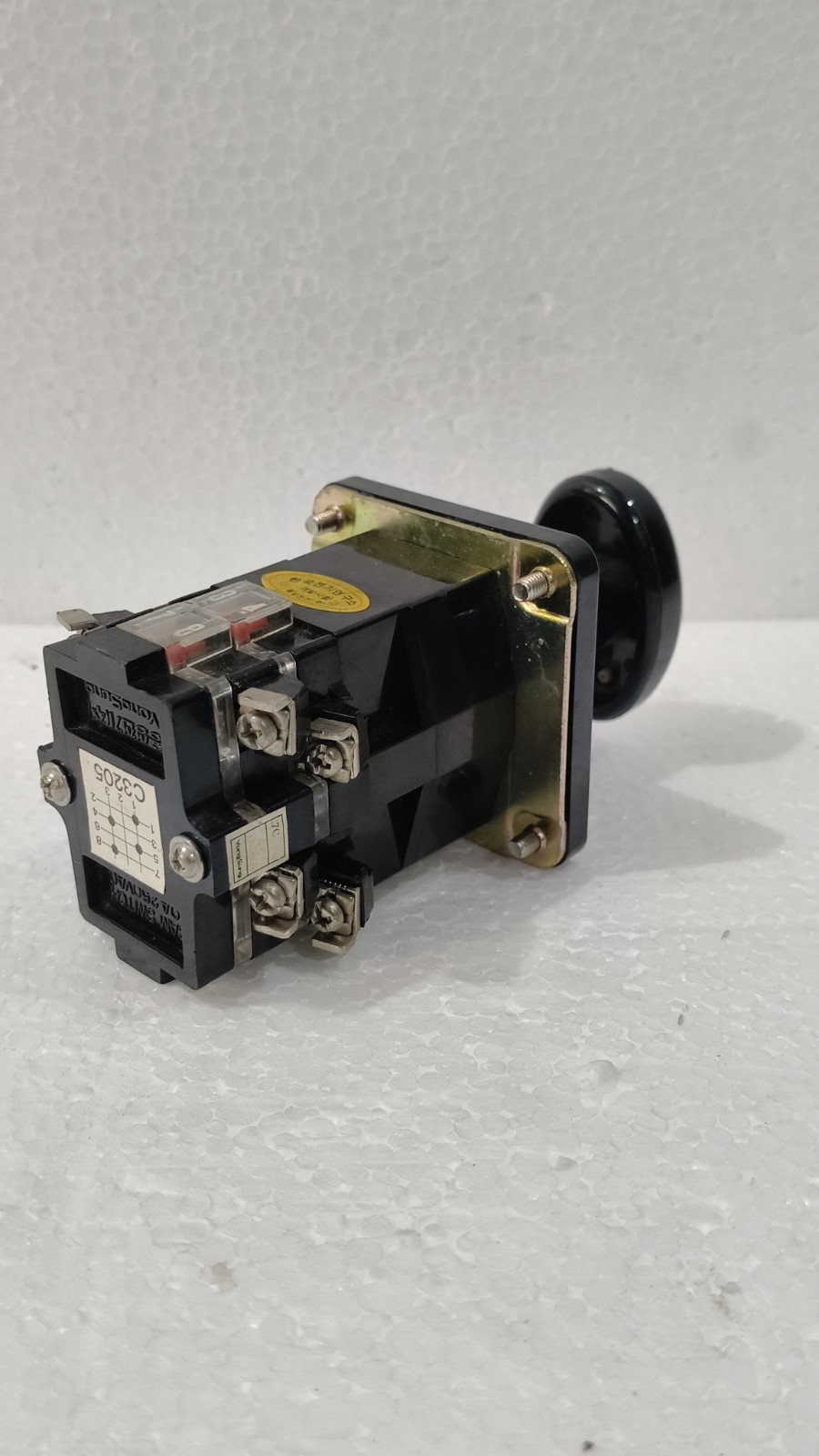 YongSung C3205 Cam Switch Handle Rating Ac 220v 10A max 600v NEW c3205