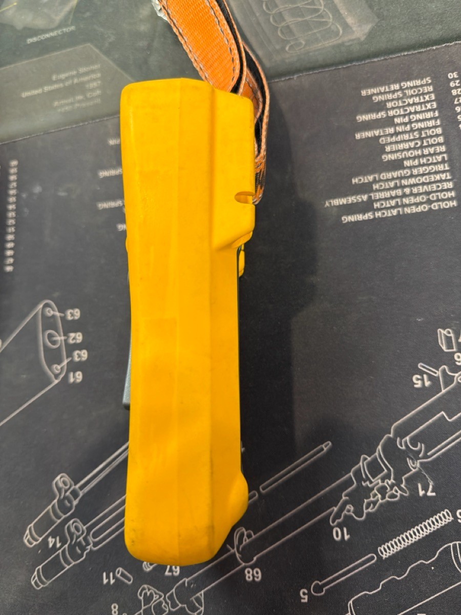 FLUKE 110 PLUS TRUE RMS MULTIMETER W/ CARABINER AND CASE (FLO125364)