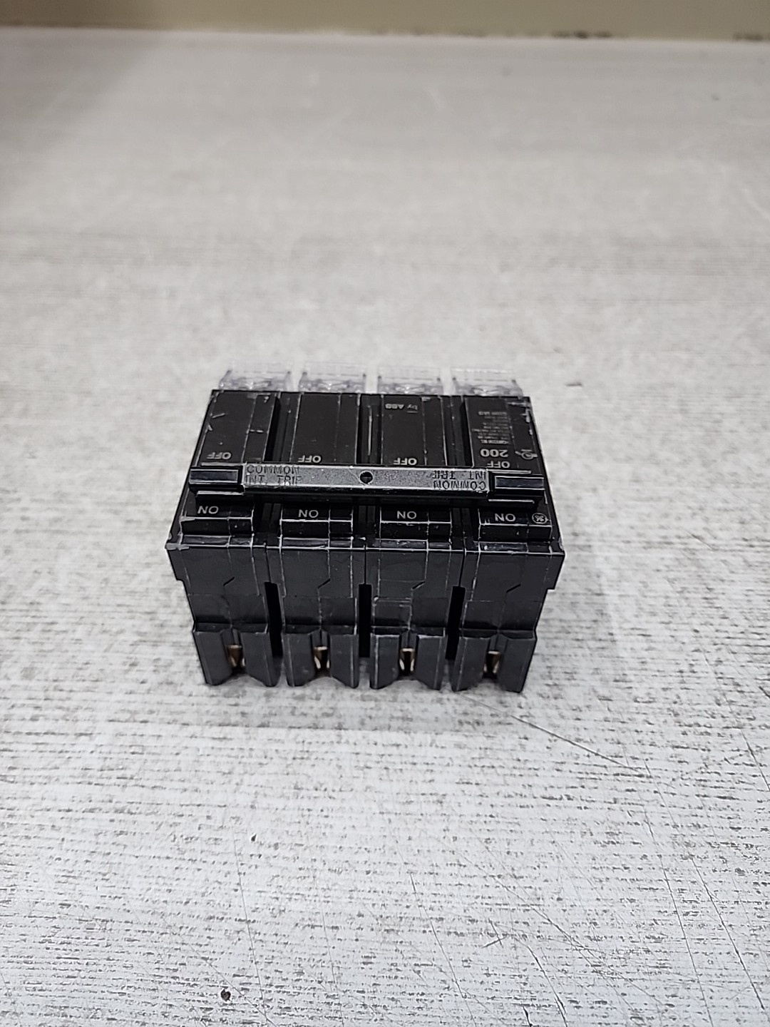 GE THQMV200WL 200 Amp 120/240 Volt 2-Pole Plug-In Mount  Main Circuit Breaker