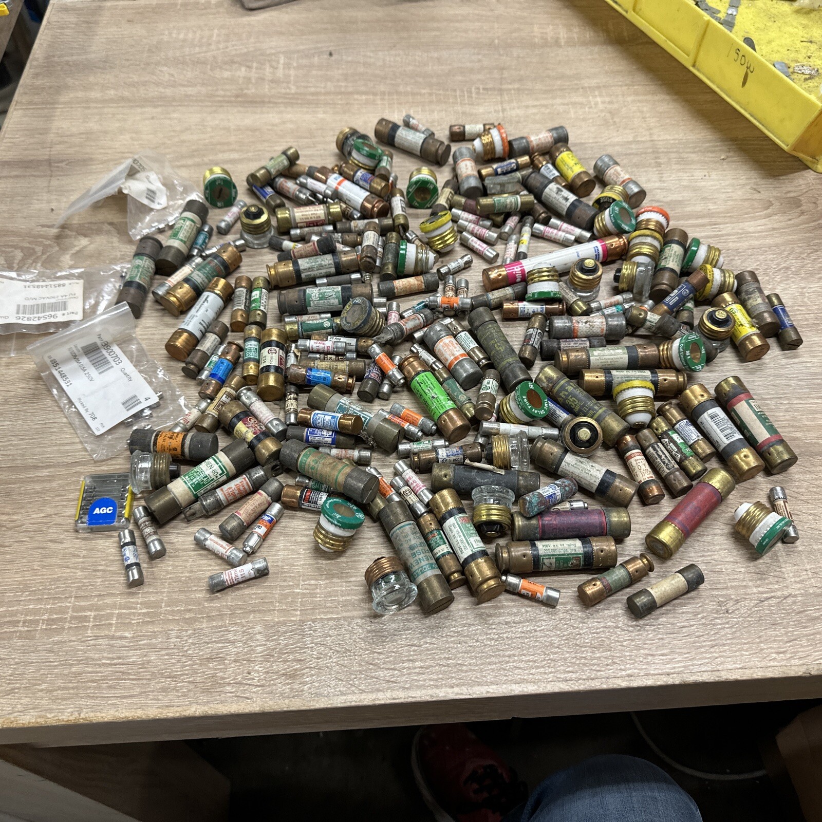 200 Random Mixed Fuses Lot Of 200