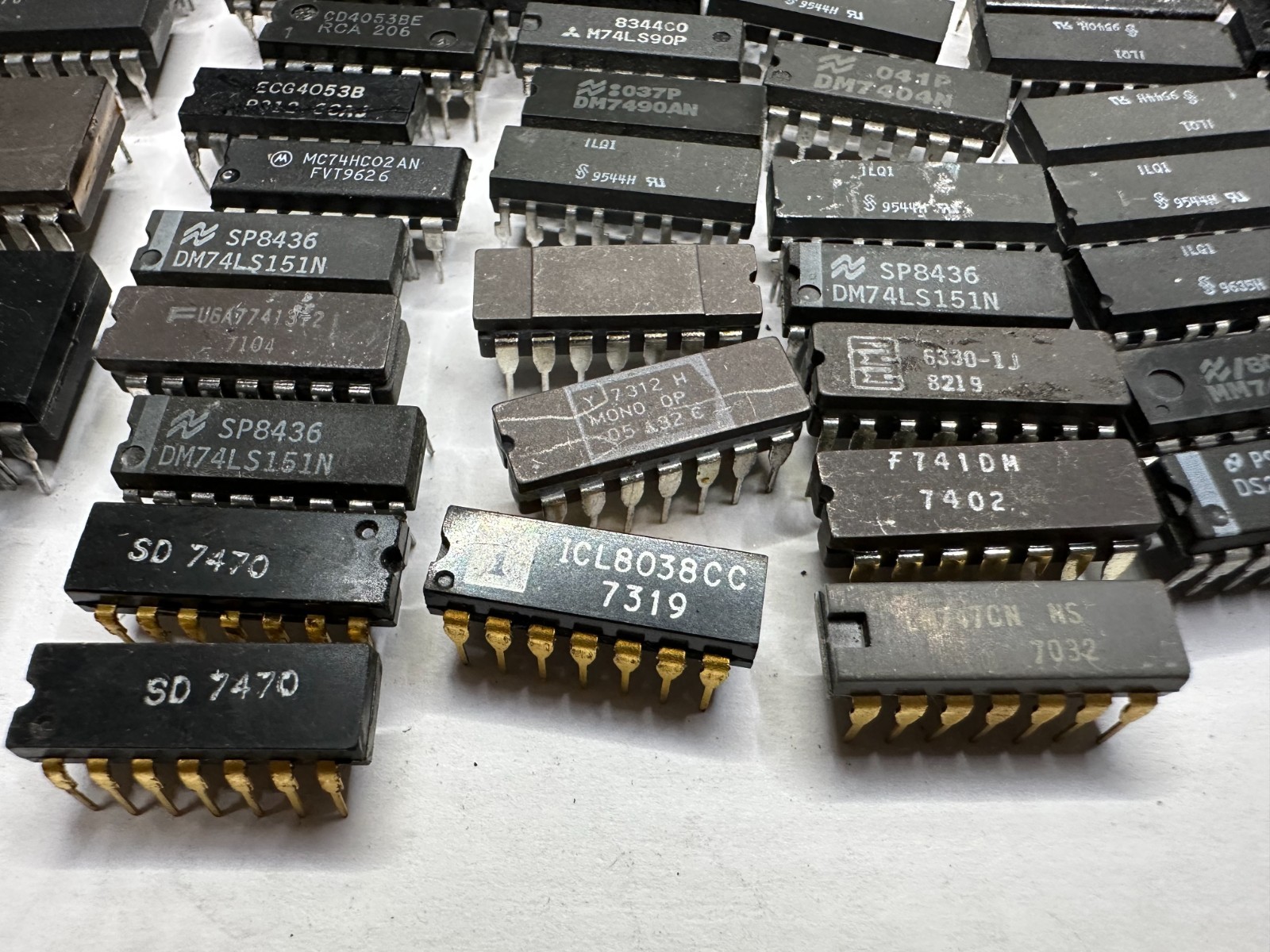 VINTAGE BIOS, FIRMWARE, EPROM ETC. IC Lot Of 190Pcs, AS-IS UNTESTED, Gold Scrap