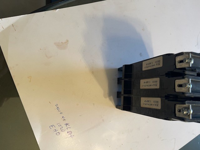 SQUARE D 20AMP 240-480-277V 3 POLE BOLTON RATING 25KA EDB34020