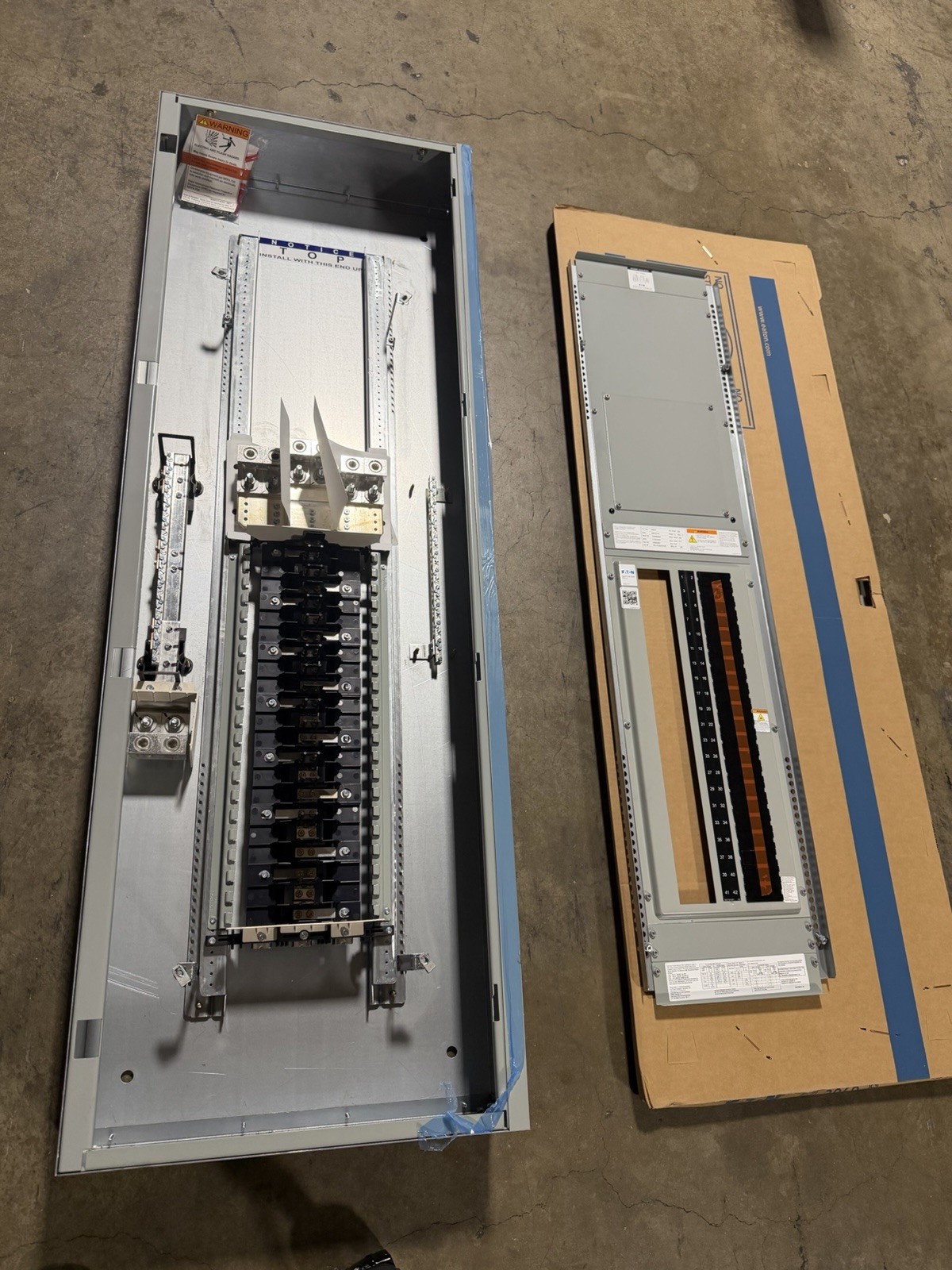 1-400 AMP 480V MAIN LUG PANELBOARD 42 SPACE 3PHASE 4 WIRE COMPLETE PANEL (NEW)