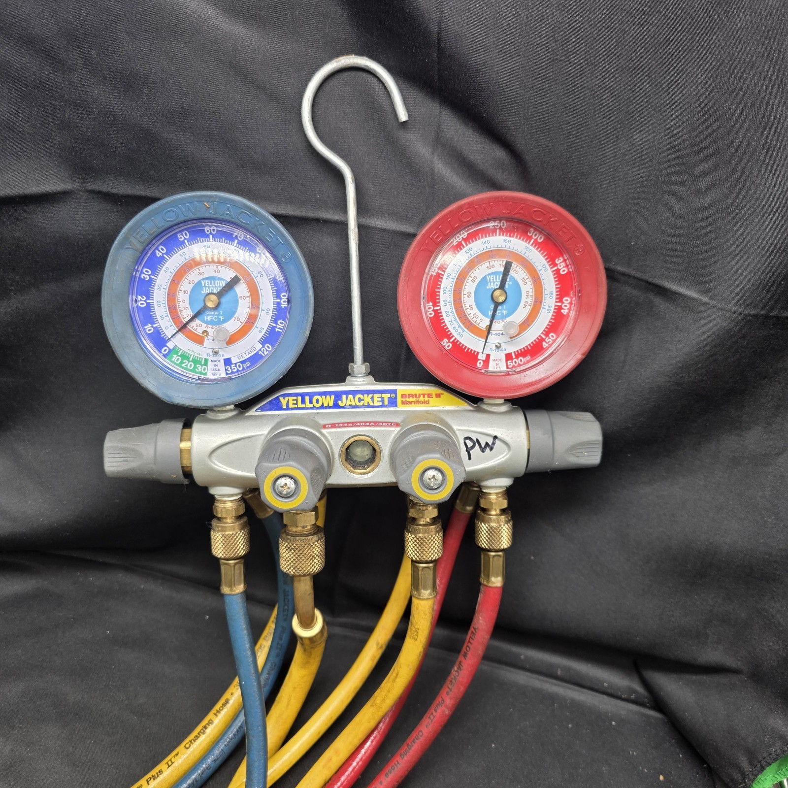 Yellow Jacket Brute II HVAC Manifold Gauge Set R134a R404A R407C w/ Hoses USA