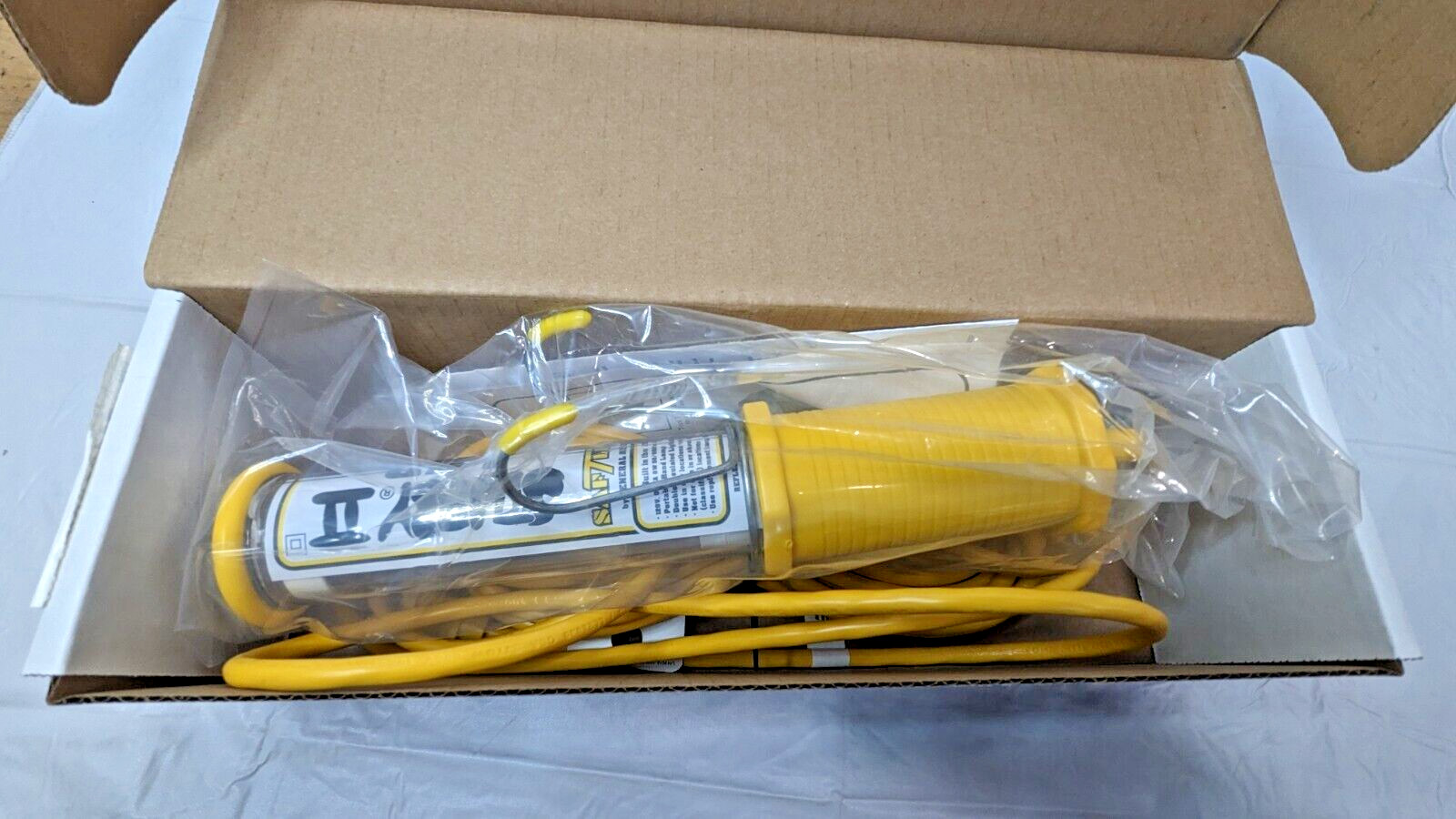 SafTLite Stubby II Hand-Held Fluorescent Work Light 25FT Cord 13W 120V 73131369