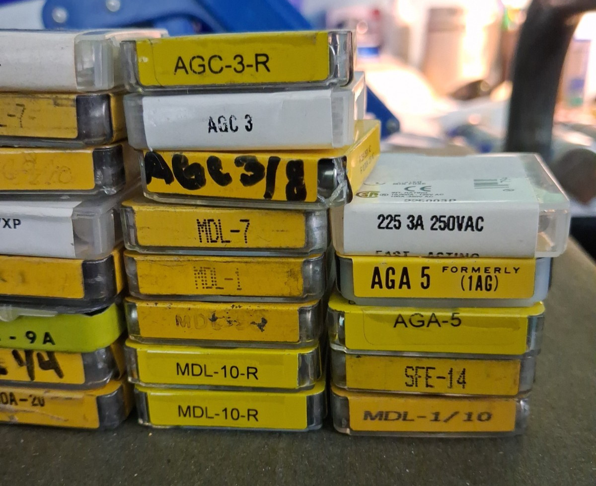 Lot of 50 Tins- Littelfuse & Buss Assorted Glass Fuses All Packs Are Full #E-01