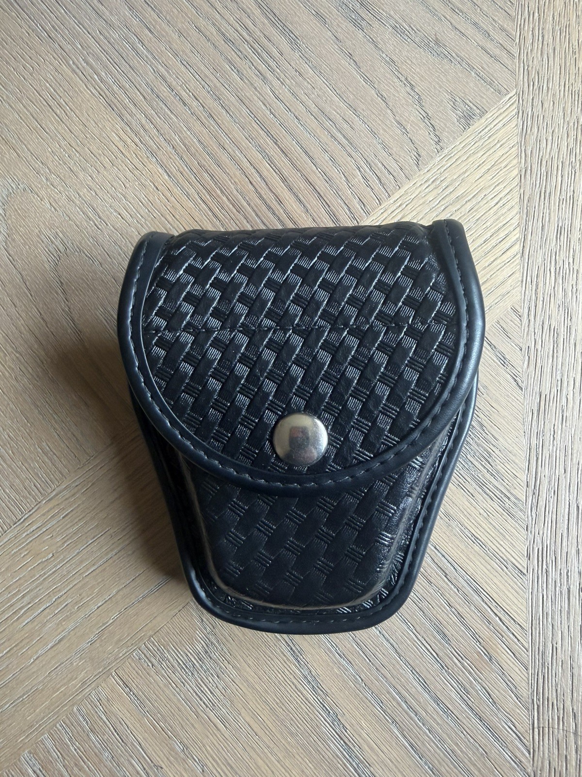 Bianchi 7917 Double Handcuff Pouch Basketweave Black Chrome Snap Faux Leather