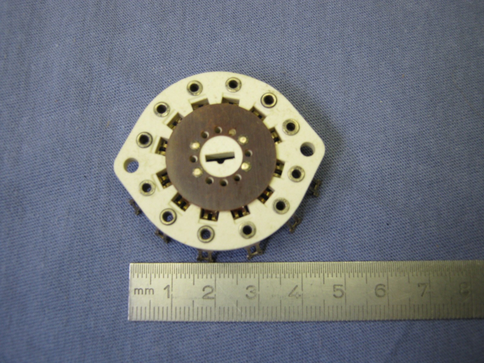 CENTRALAB WAFER SWITCH SECTION TYPE T 1 POLE 2-6 POSITIONS NOS