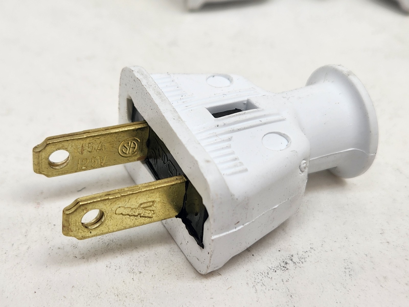 10 pc Cooper SA840W White Plug w/Cord Clip 15A Non-Polarized 1-15P Non-Grounding