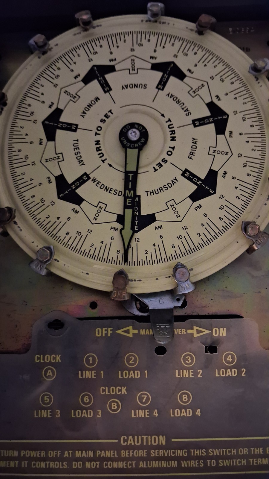 Intermatic T7401B 7-Day Mechanical Time Switch 4-Pole Enclosure