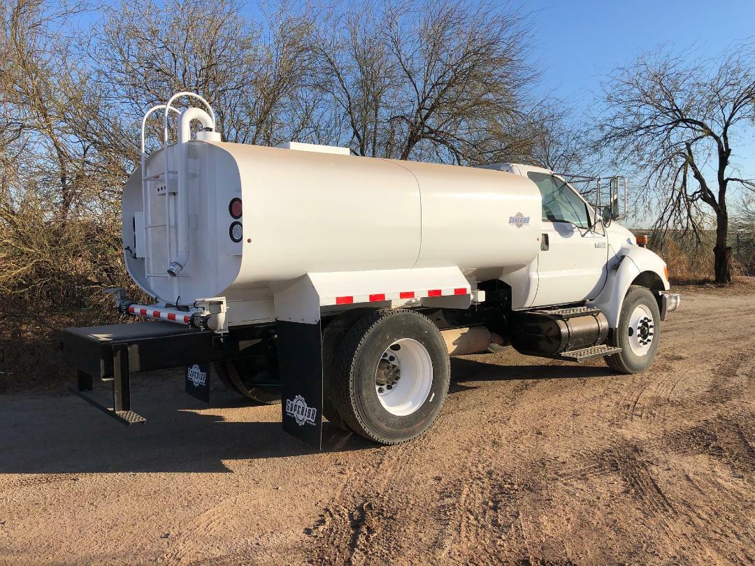 New 2,000 gallon TANK KIT with 6 sprays (2)- front (2) -rear (2)- side, pump