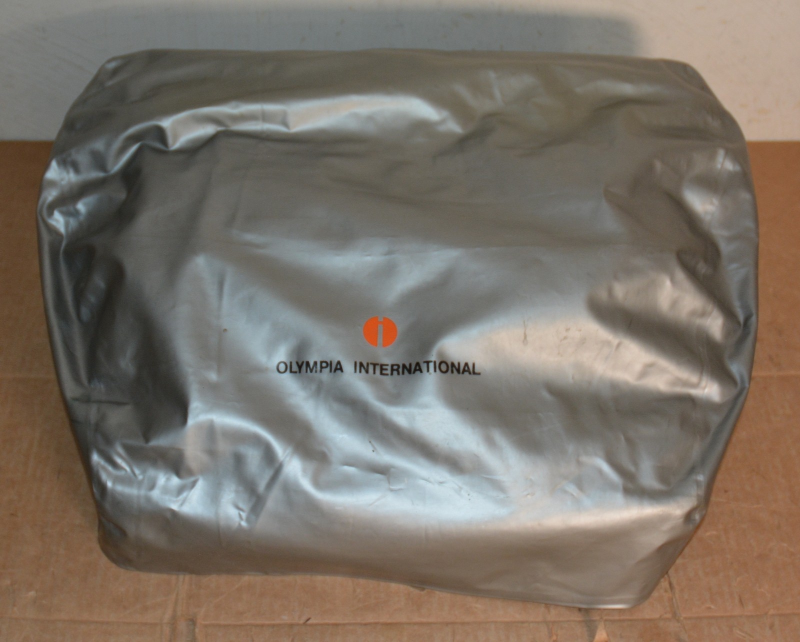 Olympia SGE 35 Typewriter Working with Dust Cover International