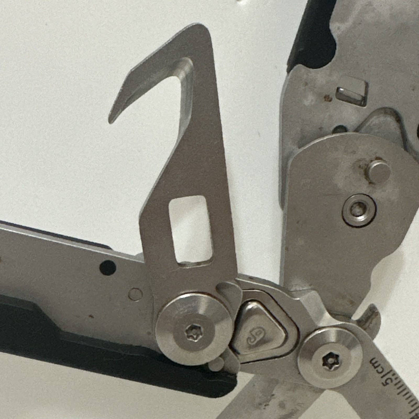 6-in-1 Folding Emergency Trauma Shears Glass Breaker Strap Cutter Black