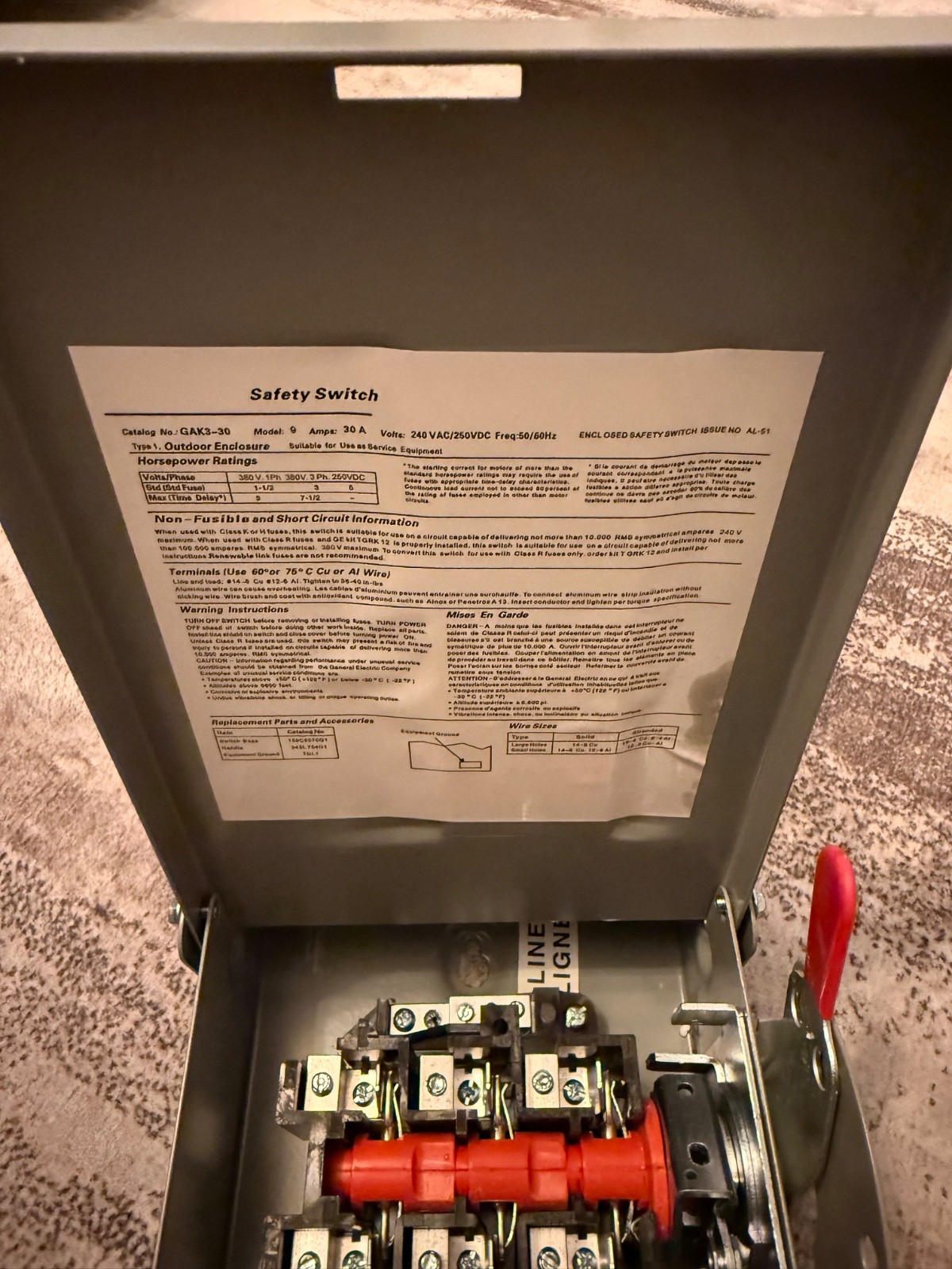 30 Amps Safety Switch 240VAC-250VDC 3-poles, 4-wire, Non-Fusible, Outdoor GAK3