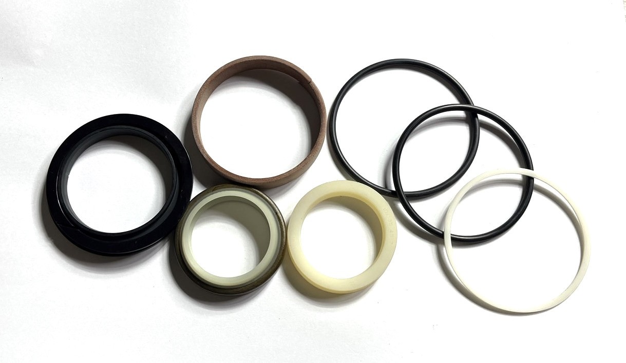 [Generic] Komatsu PC10-5 (7001～) Boom Cylinder Seal Kit. (with ring) –