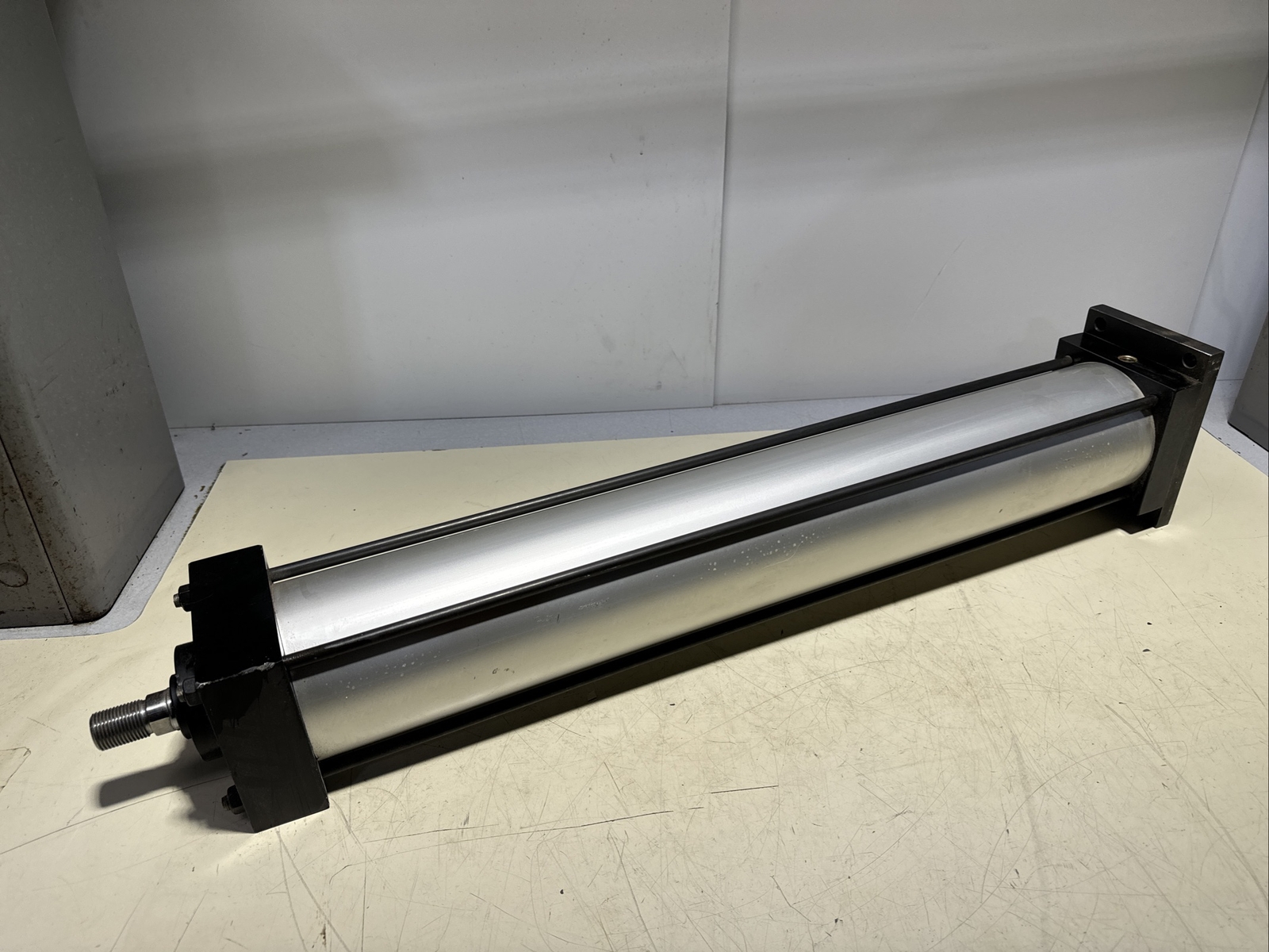 *NEW* Numatics VK-685339-7 Cylinder F2AR-12I2E-L4A0 Bore:4 STK:12.500