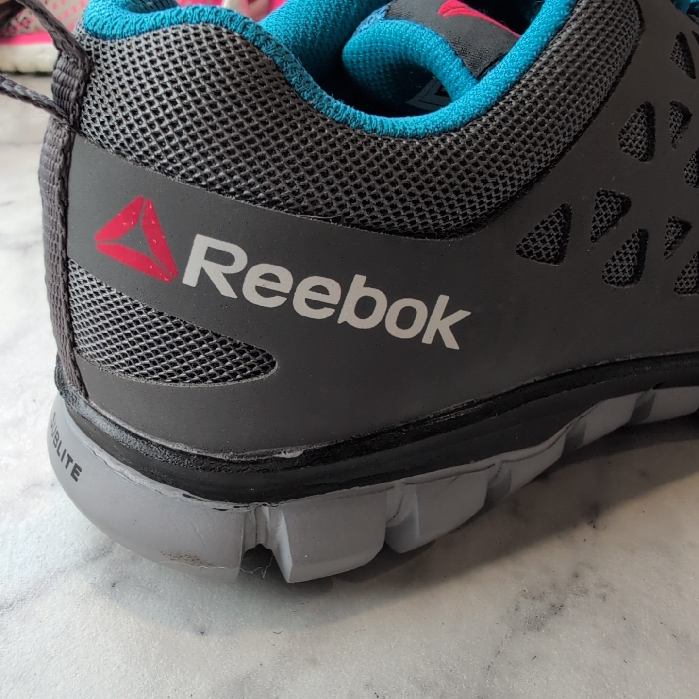 Reebok Women’s Size 8 Work Shoe Alloy Toe Rubber Bottom Blue And Gray
