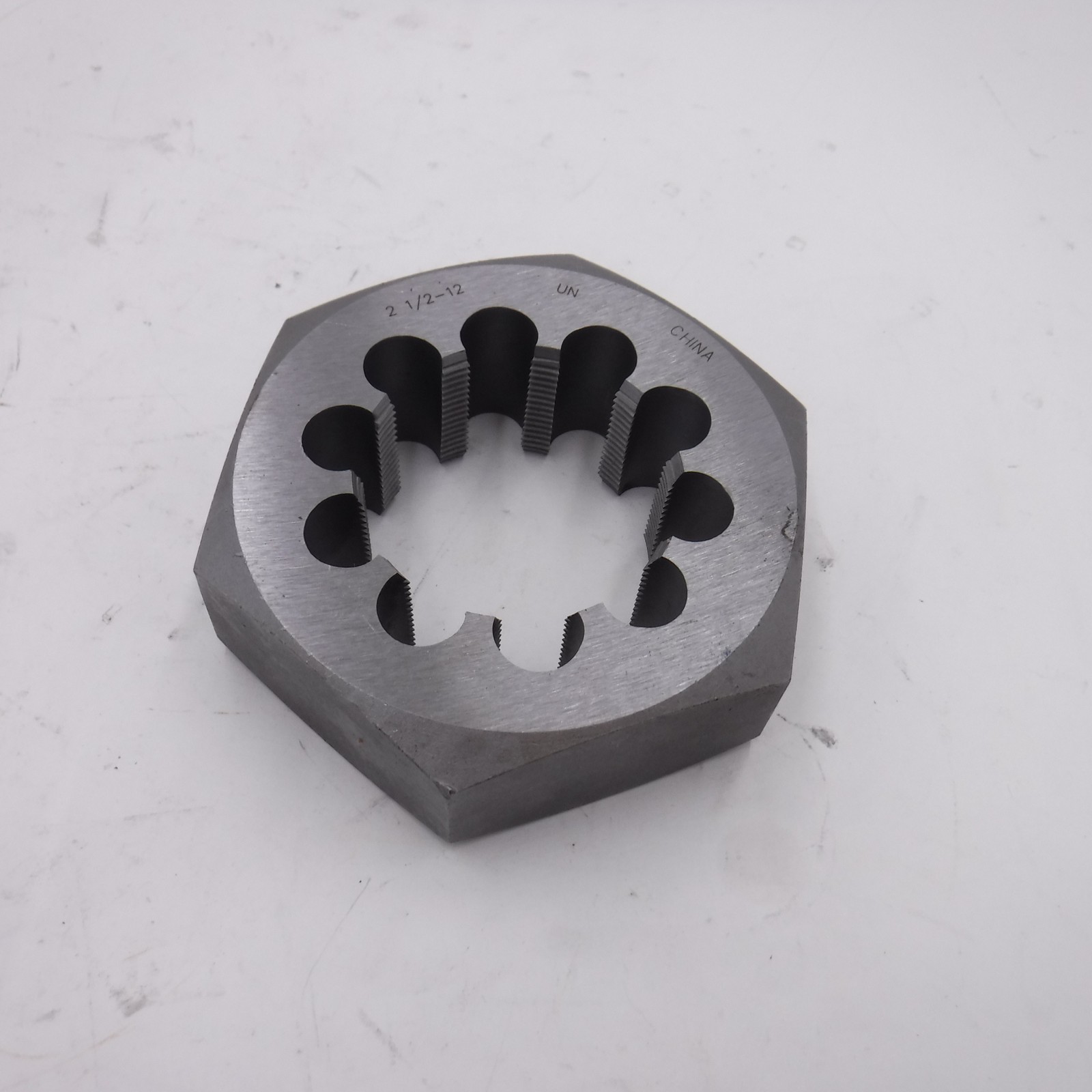 2-1/2″-12 UNS RH Threading Die 4-1/2″ Hex OD Carbon Steel 1-1/2″ Thick