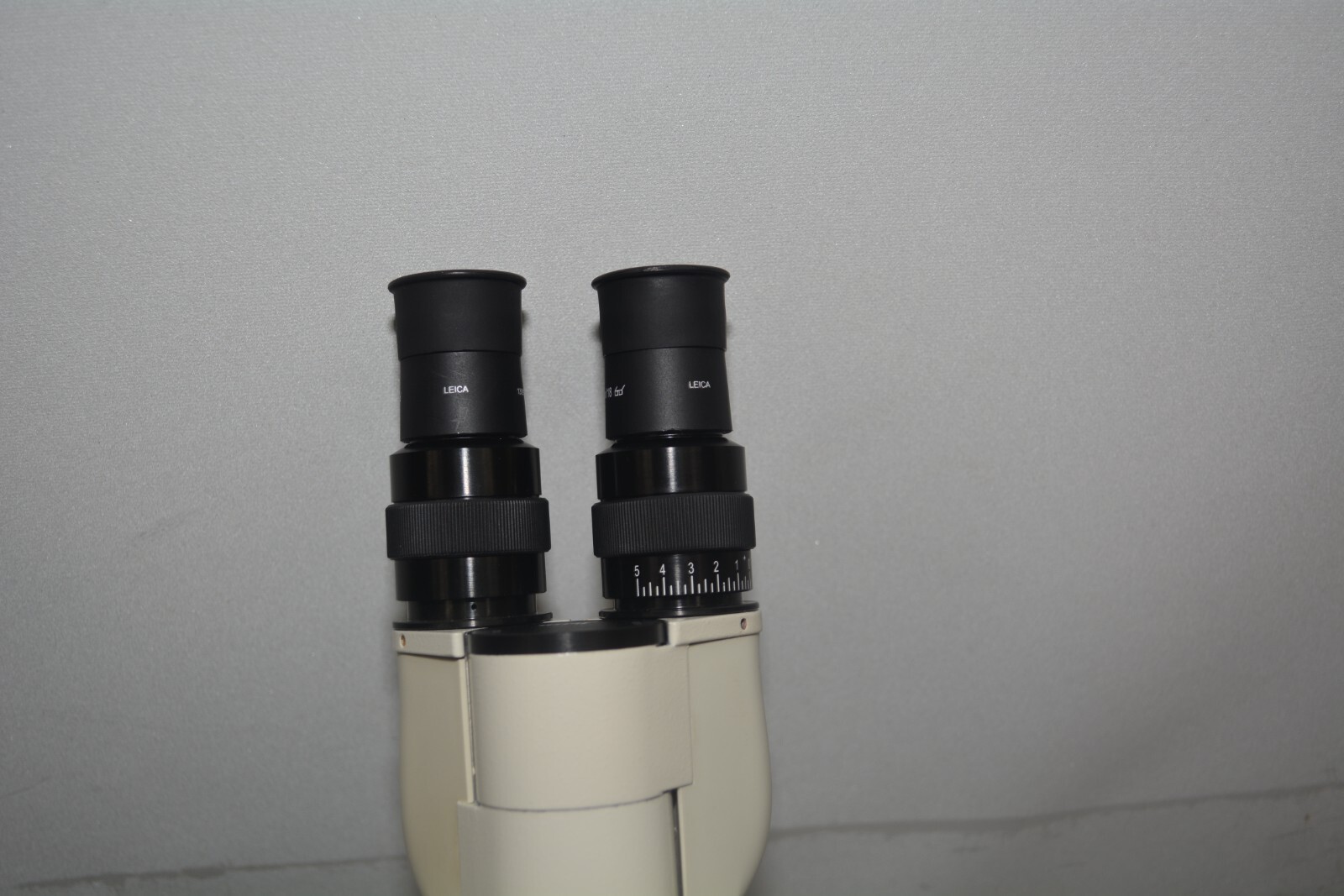 ^ Leica DME Upright Compound Microscope w/ 4x 10x 40x 100x Objectives #X1104