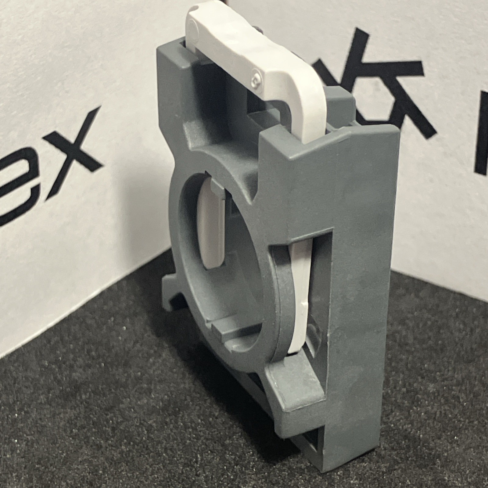 NEW ABB MCBH-00 Contact Block Holder, Front Mount, 1SFA611605R1100 Bag of QTY 10