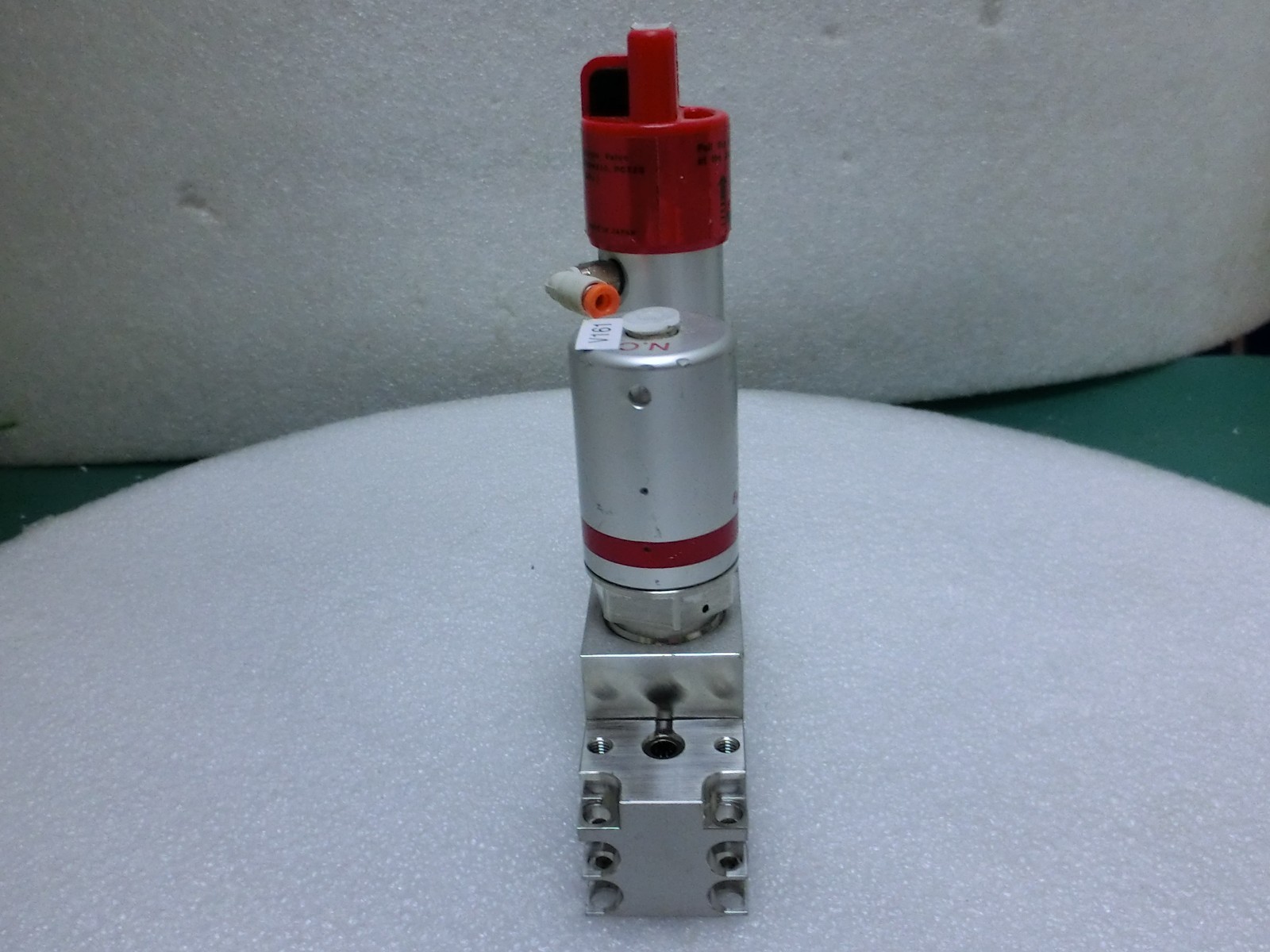 Lam Research 766-077821-103 Rev D Fujikin 705774 Pneumatic Valve,Used,Jp+9773