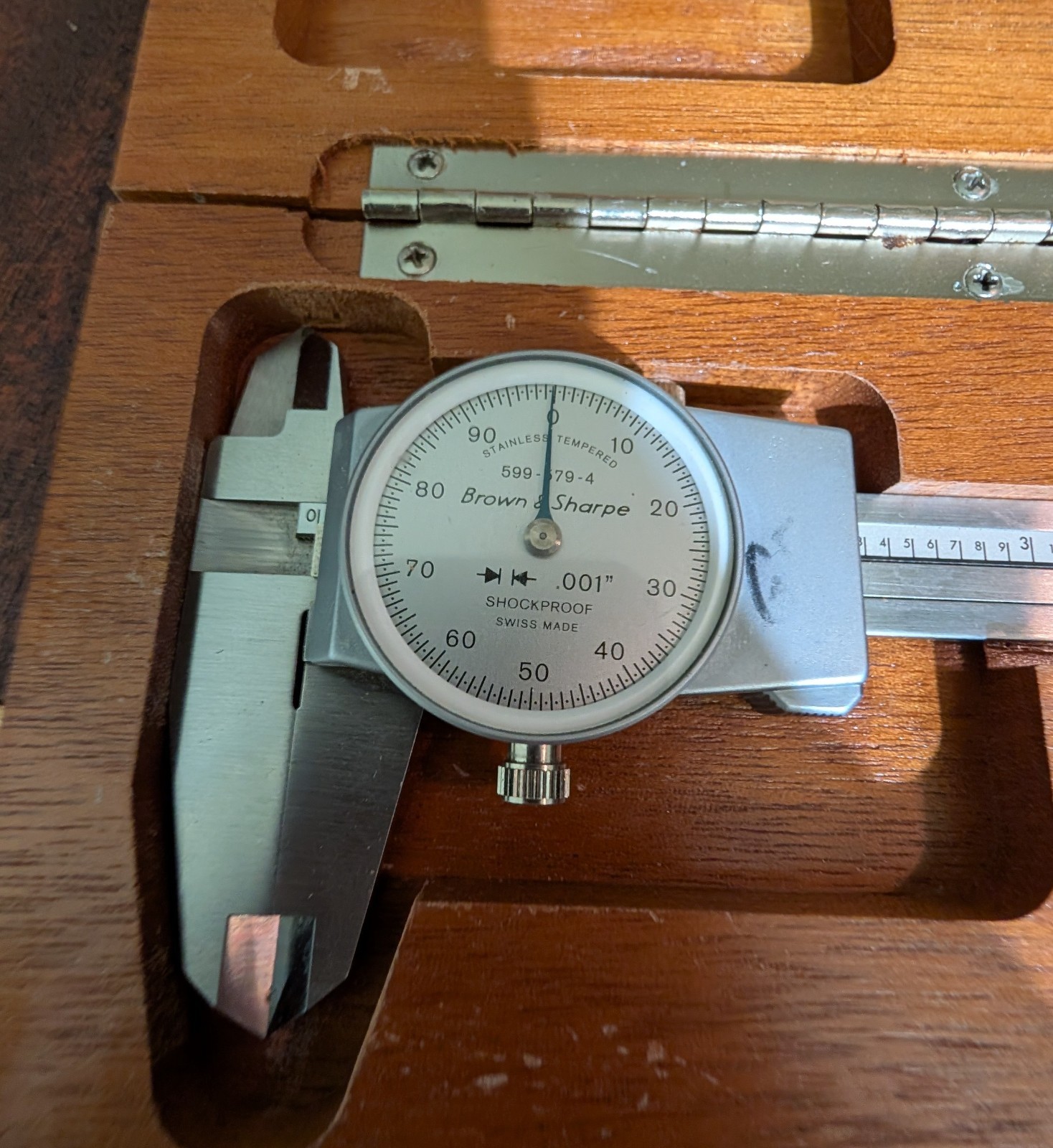 Brown & Sharpe Dial Caliper 6 in 0.001 in Grad White Dial 599-579-4 used working
