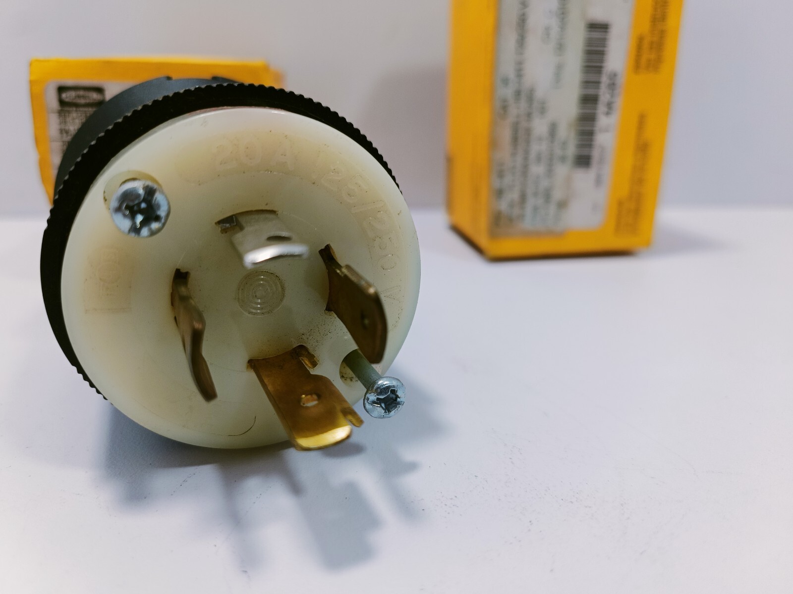 HBL2411 MALE PLUG, 20A 125/250V 3- POLE 4-WIRE GROUNDING LOT OF 2