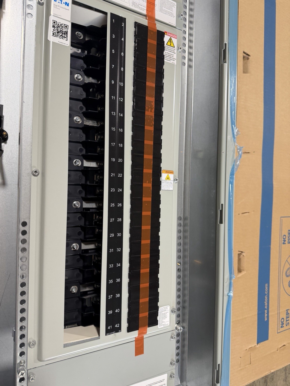 1-200 AMP 480V MAIN BREAKER PANELBOARD 42 SPACE 3PHASE 4WIRE COMPLETE PANEL