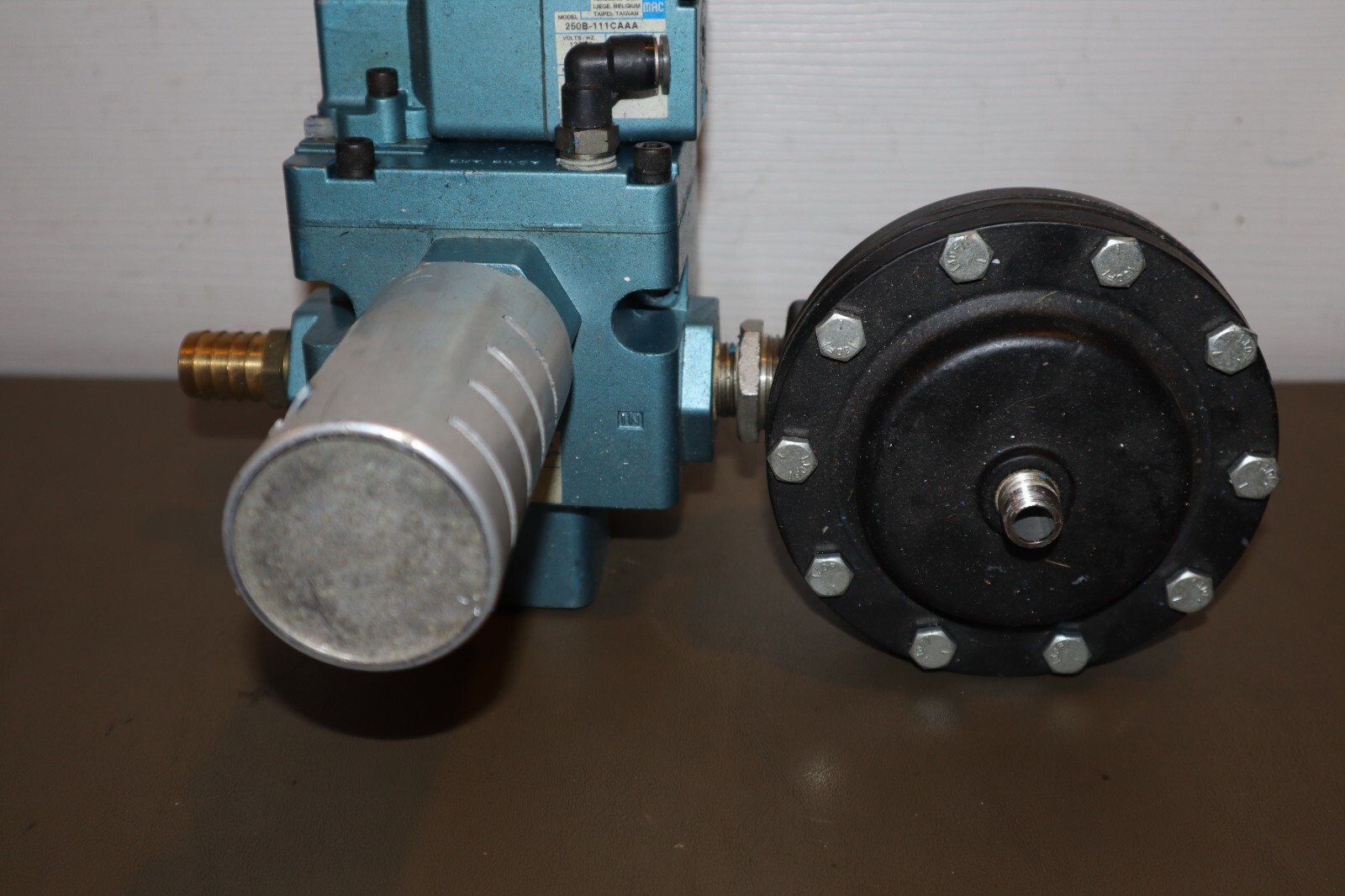MAC 3 Way Spool Valve 250B-11-111CA & Norgren 11-008-009 Air Pressure Regulator