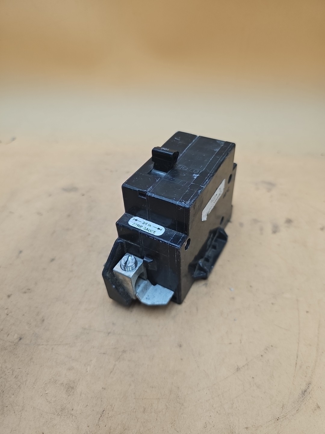 Square D QOM100VH8106 2 Pole 100 Amp Type QOM1 Bolt On Circuit Breaker
