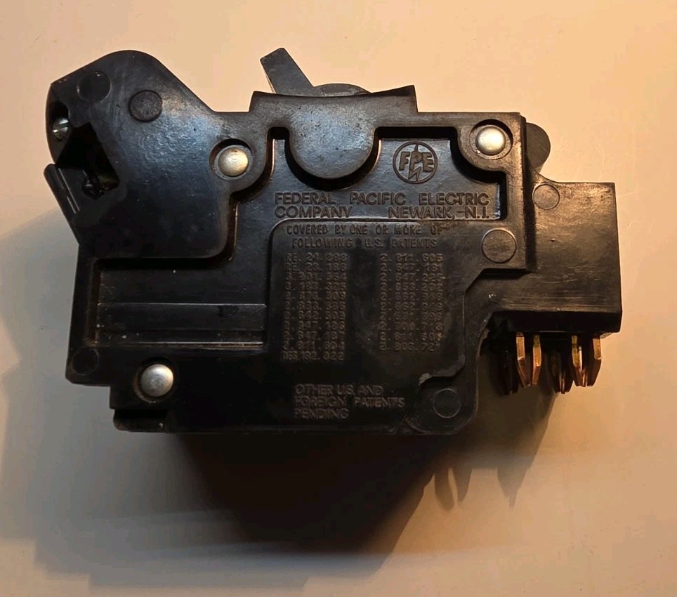 Federal Pacific CTL Type NA 2 Pole 100 Amp Stab Lok Circuit Breaker – Small Chip