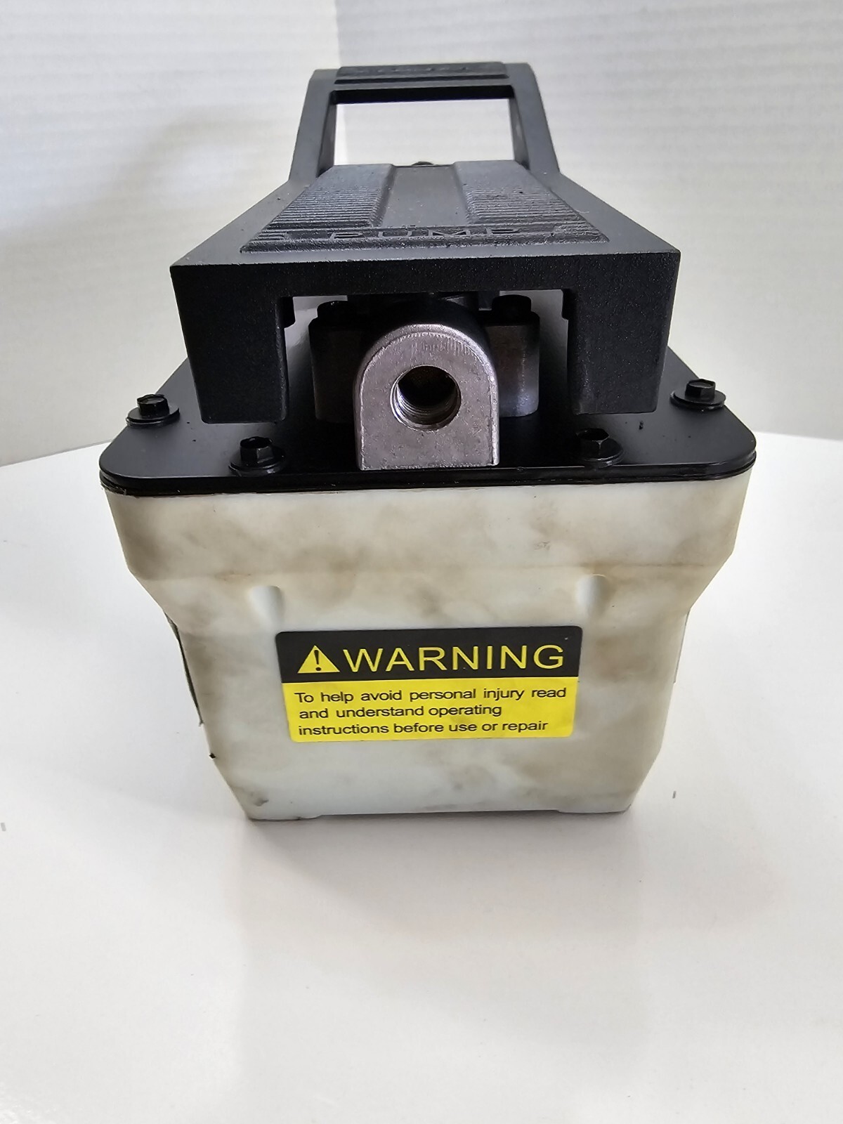 Svi Inc Hydraulic Foot Pump 10,000 Psi (700 Bar) 2.5 Quart Untested UP -1