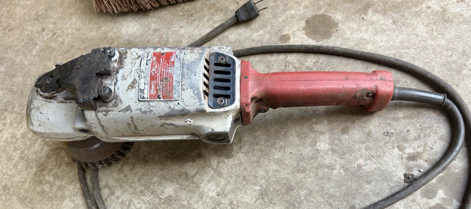 VINTAGE MILWAUKEE HEAVY DUTY SANDER – ROUGH EXTERIOR – RUNS STRONG