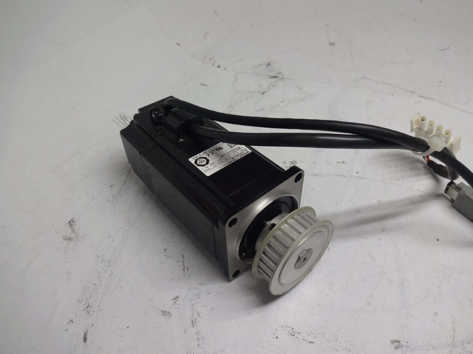 OMRON R88M-W40030T-S1 AC Servo Motor 400W 200V 2.8A