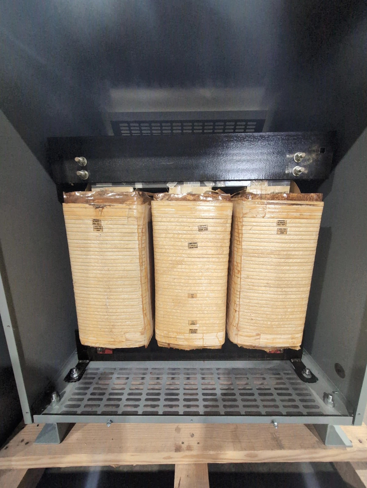 225KVA Siemens 3F5Y225D16 Transformer Pri 480V Sec 480/277V 3PH Outdoor 3R Encl