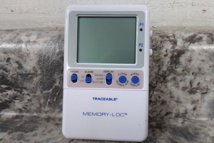 Traceable 6442 -58° to 158°F/-50° to 70°C Data Logging Thermometer (BW)