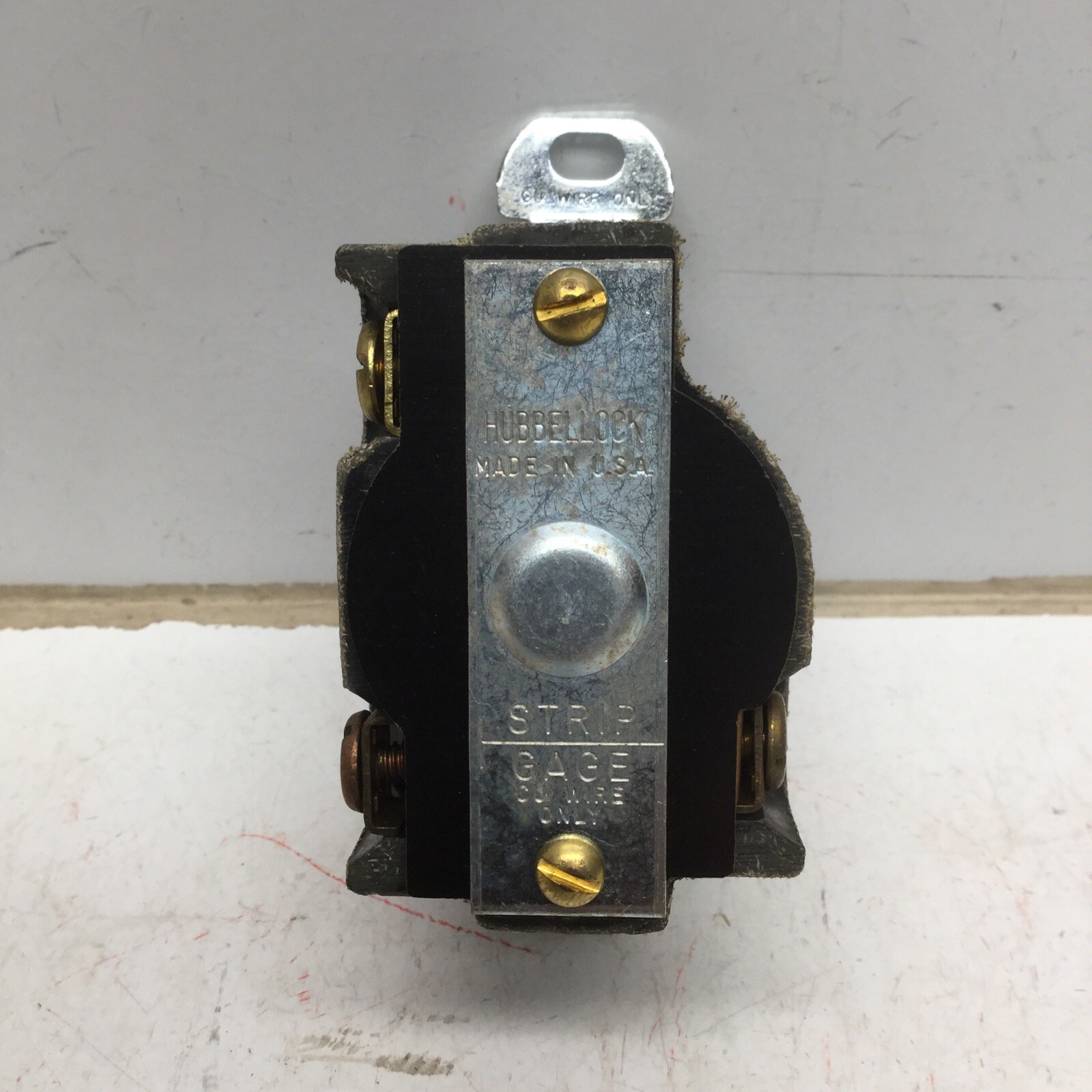 HUBBELL 23000 Hubbellock Receptacle 3 Wire 10A 250VDC, 480VAC, 20A 125V AC or DC