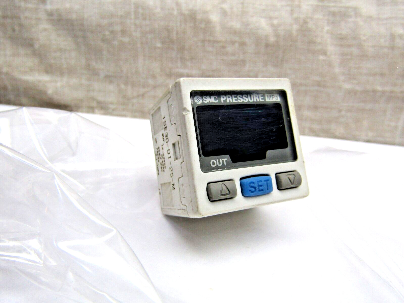 SMC 1SE30-01-25-M Pressure Sensor **USED**