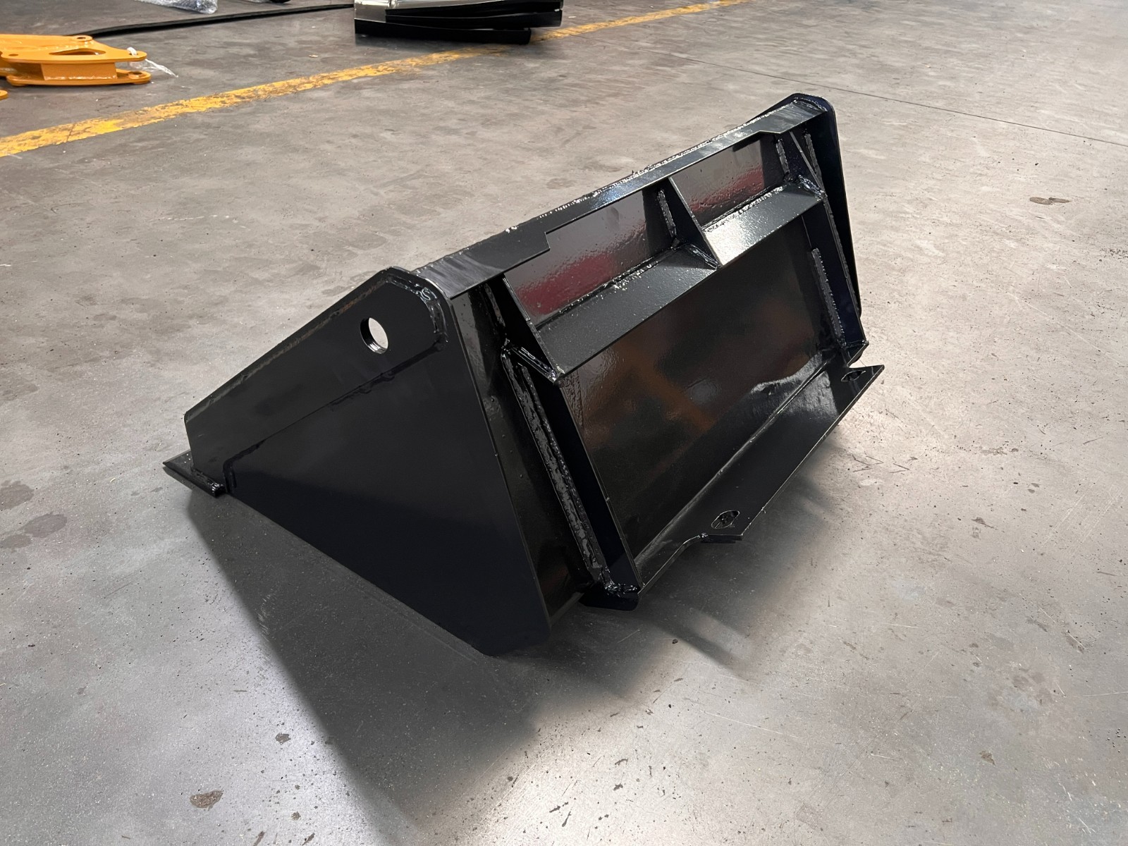 32in Loader Bucket Capacity 0.8m³ For LRT23 Mini Skid Steer Attachment 127LBS