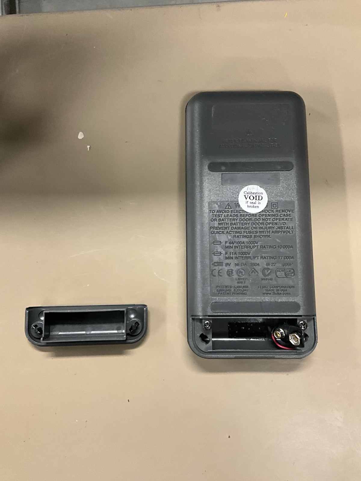 FLUKE 87 V TRUE RMS MULTIMETER POWERS ON