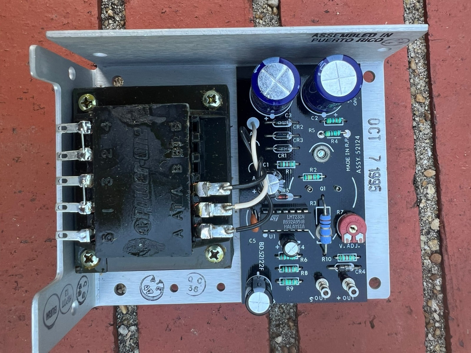 NEW Power-One Linear DC Power Supply HC15-0.9-A 12-15V DC (Old Stock)