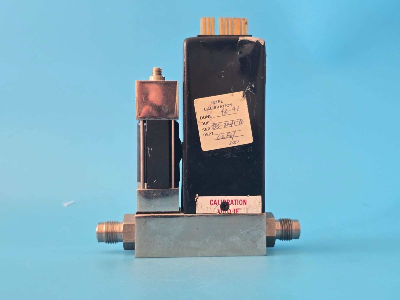 UNIT UFC-1000 Mass Flow Controller, 200 SCCM, C2F6 Gas, 500 PSI Max