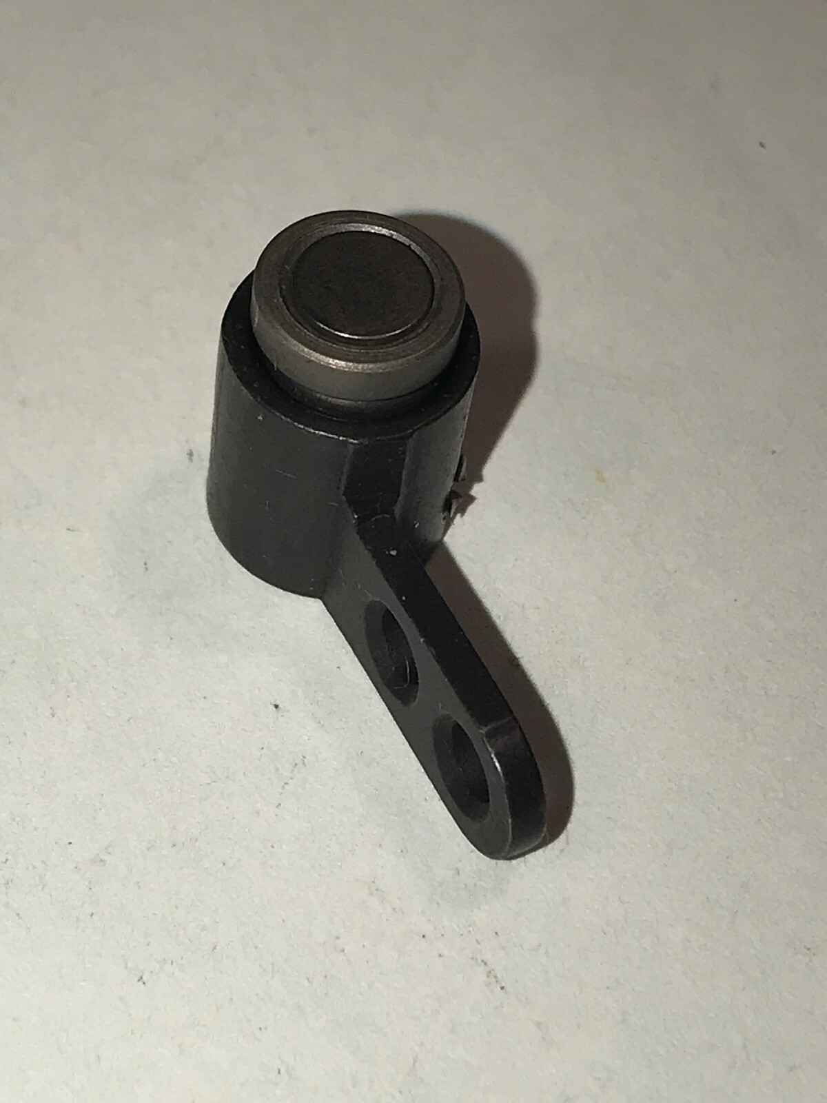 *NOS* 223711- GENUINE SINGER-THREAD RETAINER *FREE SHIPPING*