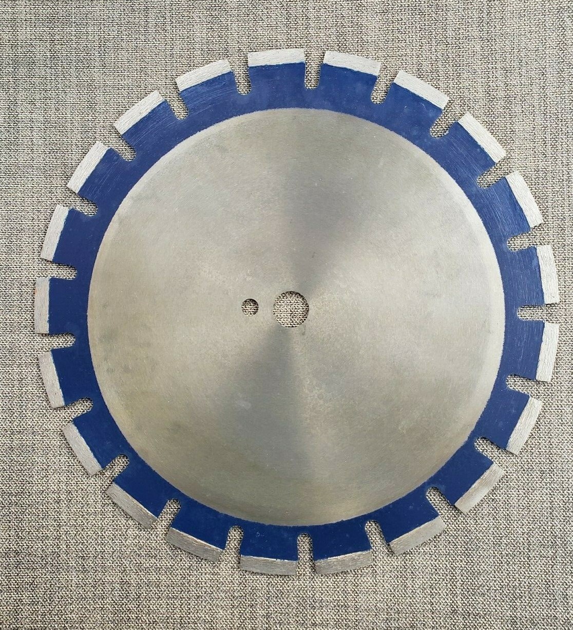 Diamond Saw Blade – Asphalt 14″ x 1″ bore, 21 teeth, 3.2x39mm segments CLEARANCE